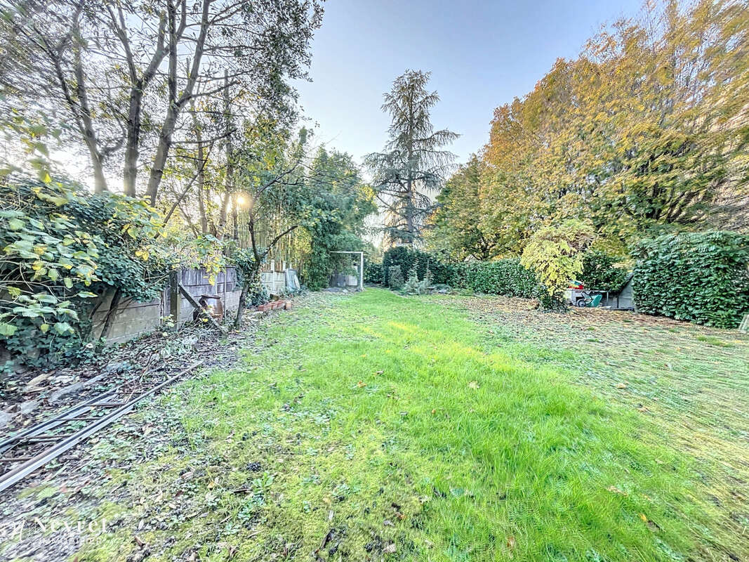 OULLINS - Maison familiale 224 m2 avec jardin et studio proche Lyon - photo 2