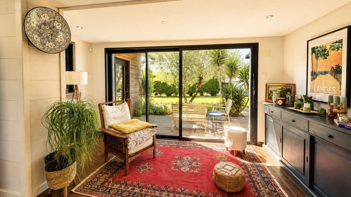 À 2 km de Dax, villa d'architecte T6 de plain-pied avec piscine et 5 chambres. - photo 9