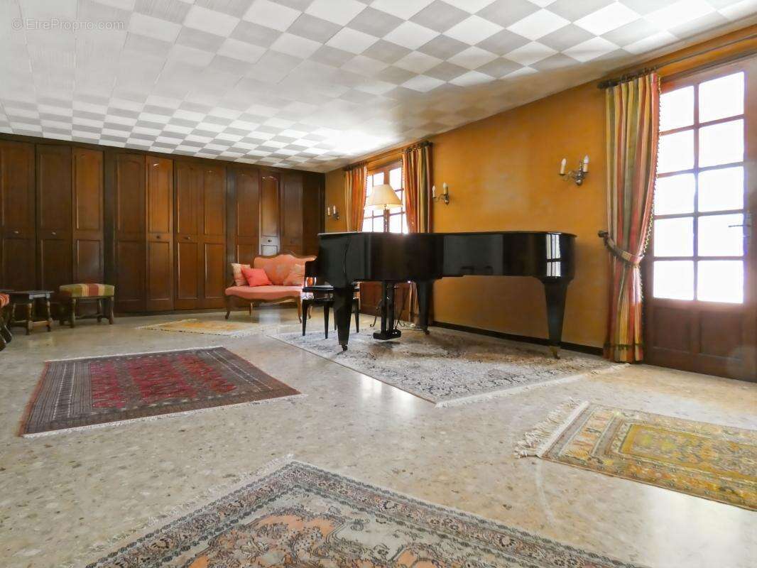 Maison à BAGNOLS-SUR-CEZE