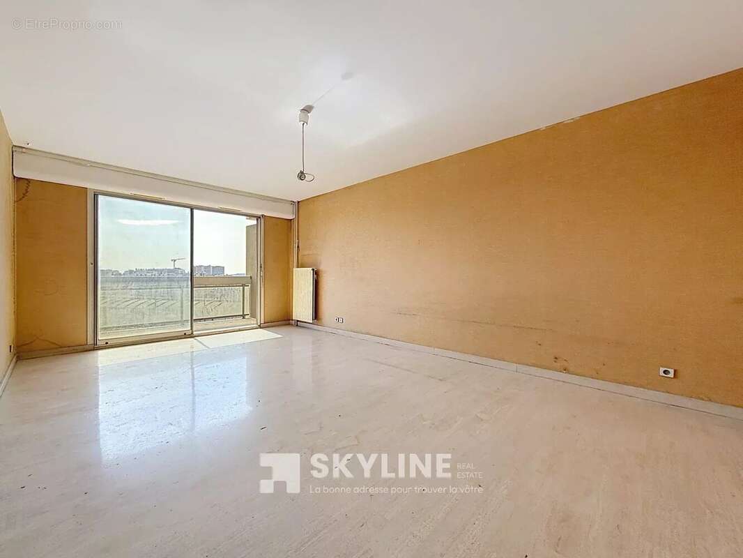 Appartement à MARSEILLE-1E