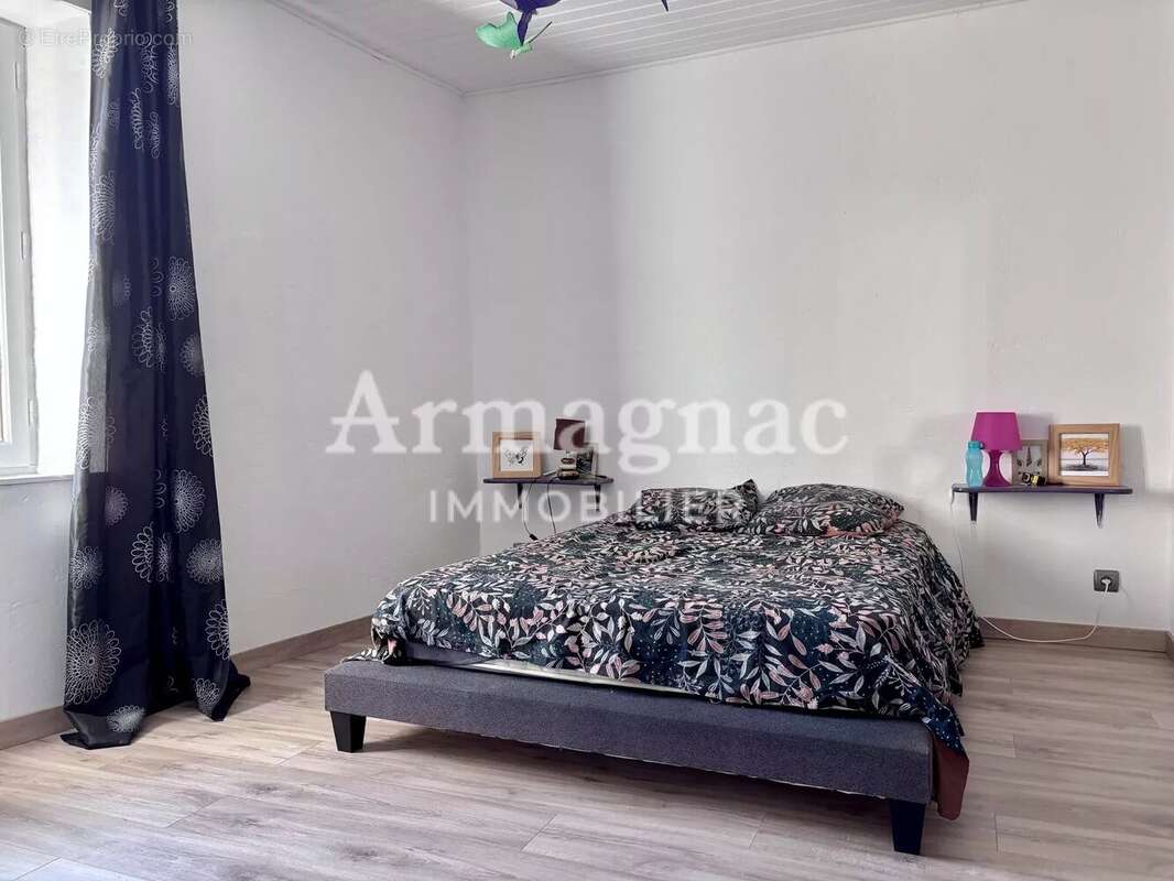 Maison à VIC-FEZENSAC