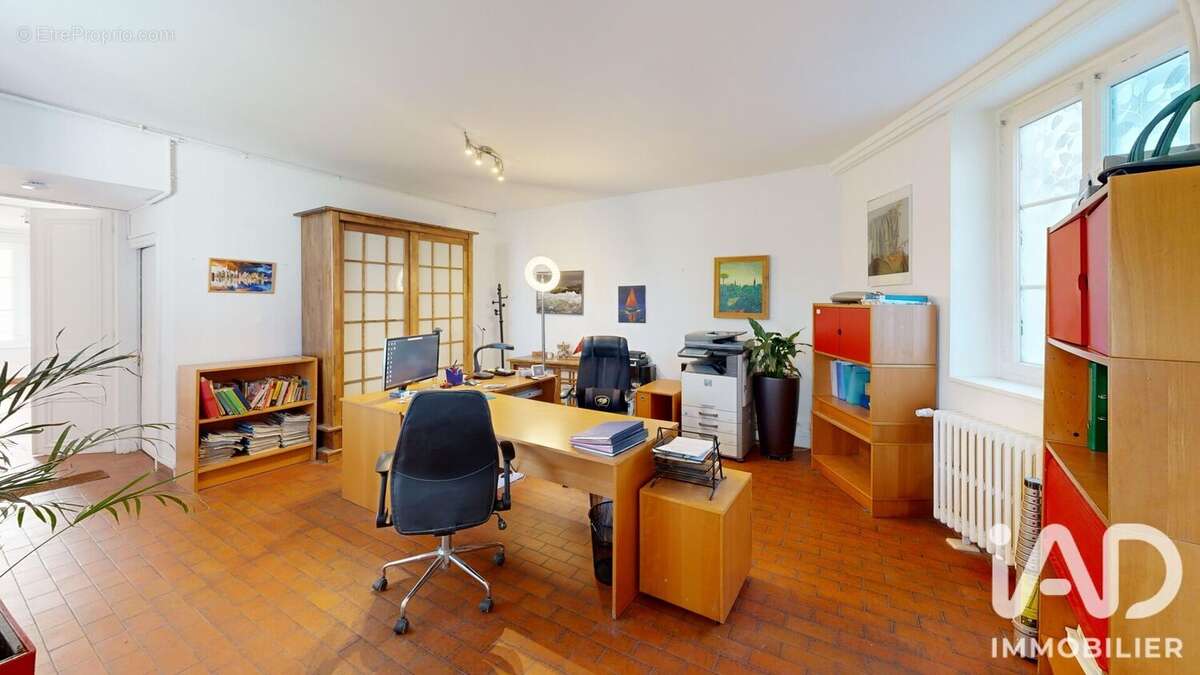 Commerce 380 m² à Villenoy  - photo 2