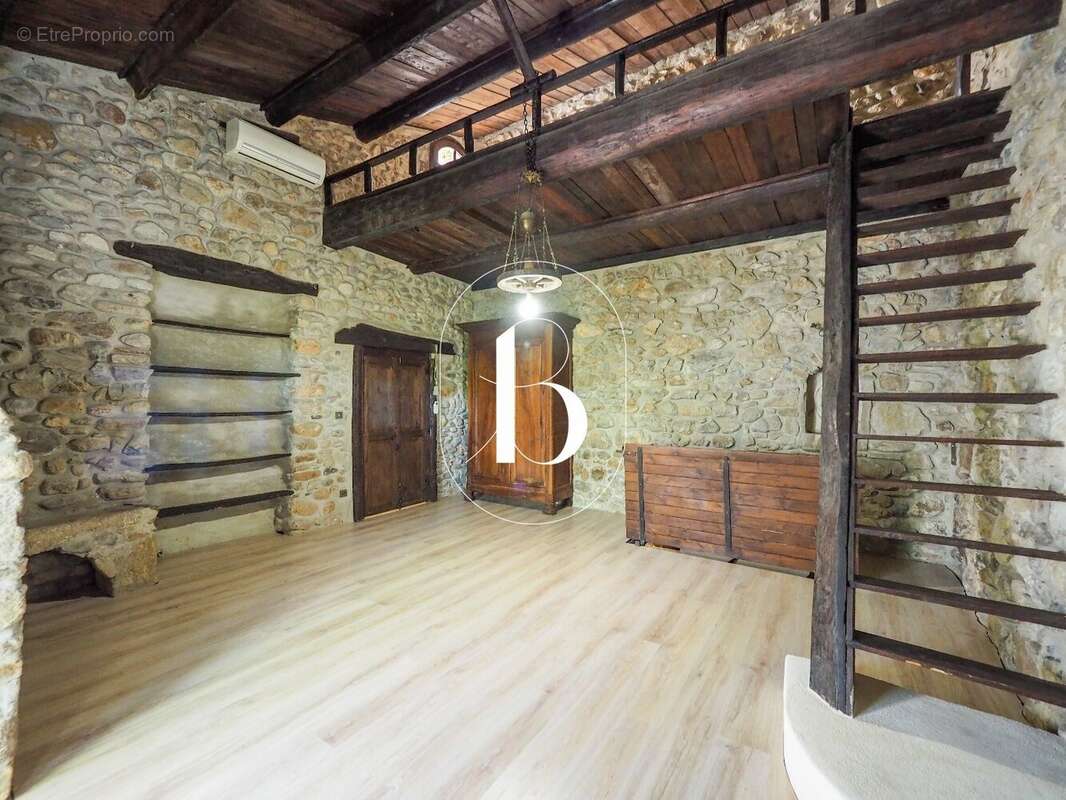 Maison à MOLIERES-SUR-CEZE