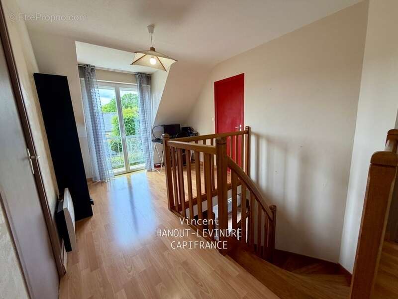Maison familiale de 146 m² à Tiercé – 5 chambres, jardin sans vis-à-vis, Centre ville et gare à pied - photo 18