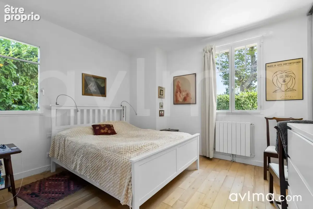 En centre ville, grande maison de charme, quatre chambres, sur un très beau terrain piscinable. - photo 9