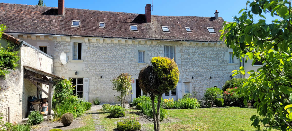 Maison à CHAMPIGNY-SUR-VEUDE