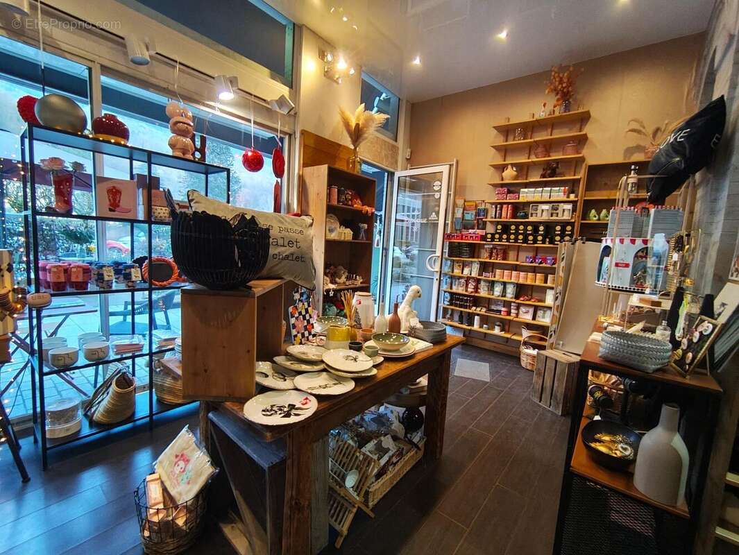 Photo 4 - Commerce à SAINT-MARTIN-D'URIAGE