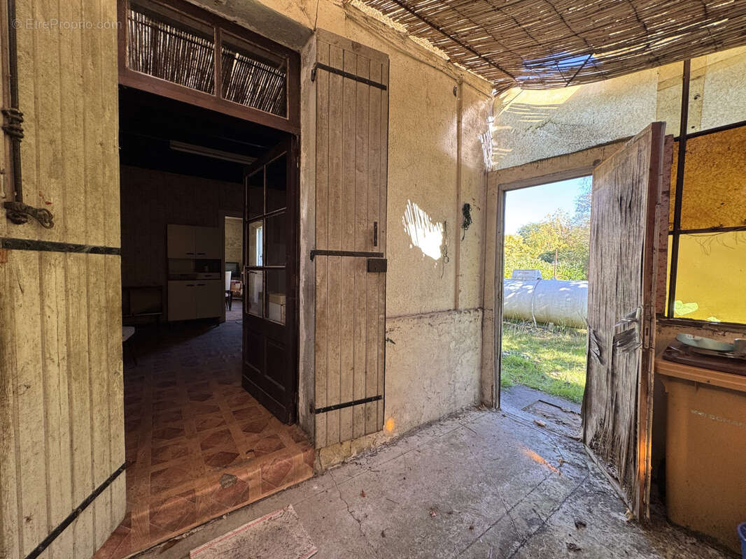 Maison à SAINT-YZAN-DE-SOUDIAC