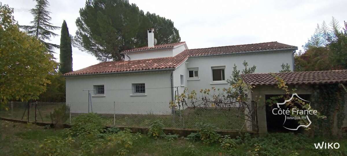 Maison à SAINT-JULIEN-LES-ROSIERS