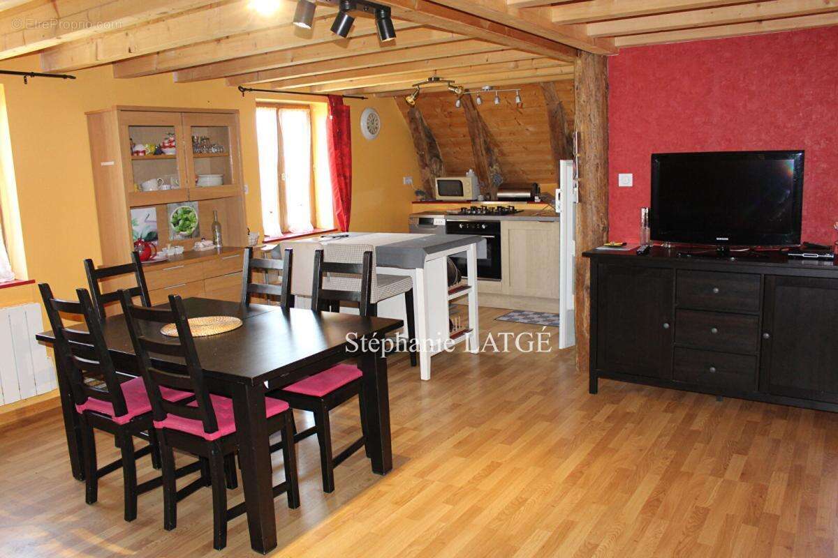 Ferme rénovée de 5 chambres avec Gîte à Larodde (63) - photo 14