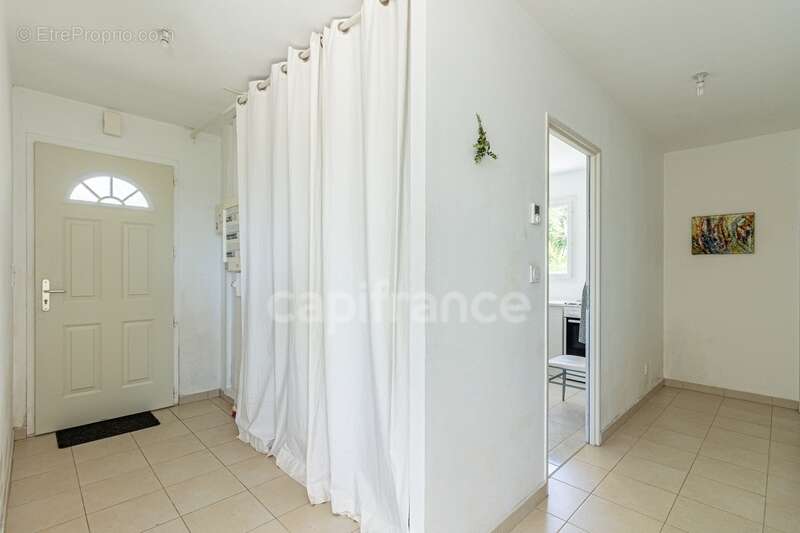 Maison à NOTRE-DAME-DE-SANILHAC