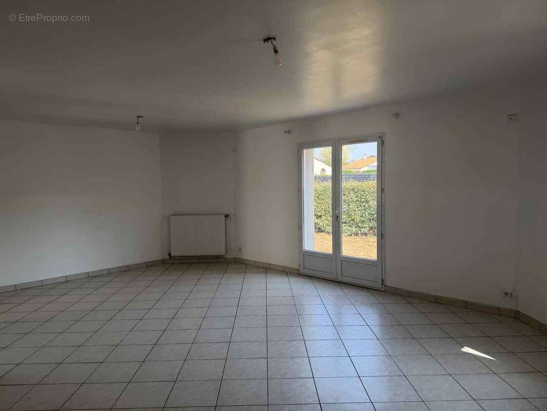 Maison 3 Chambres plus Bureau LES HERBIERS - photo 3