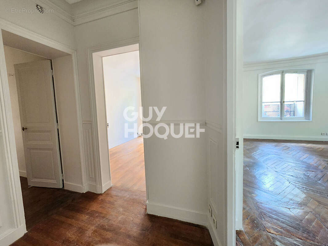 Appartement à PARIS-16E