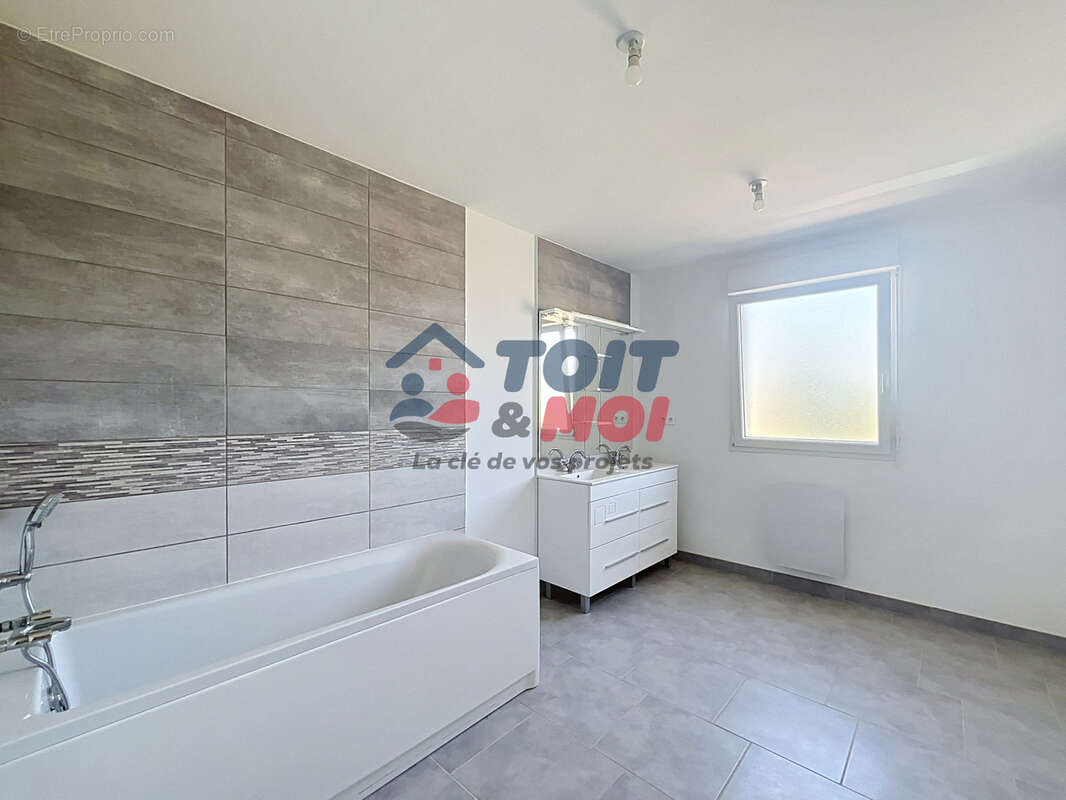 Grande maison familiale, studio indépendant et combles aménageables. - photo 13