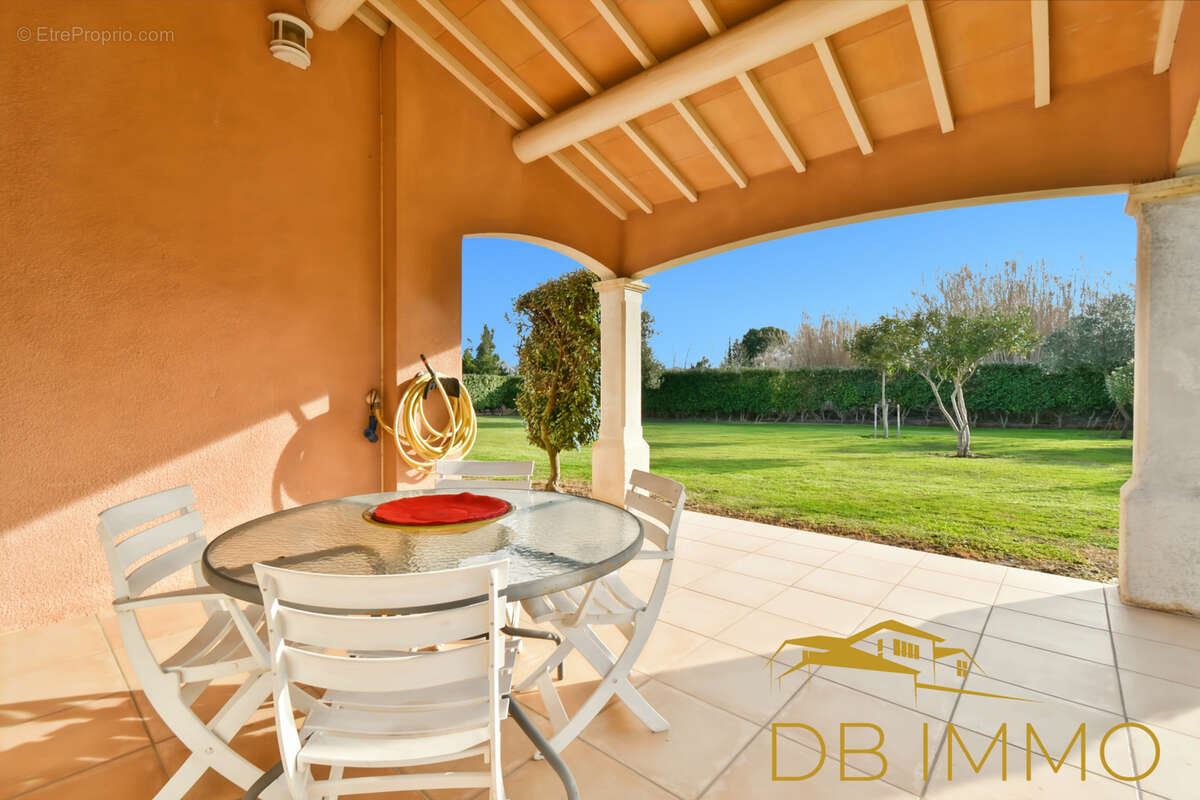 Maison à SAINT-LAURENT-DES-ARBRES