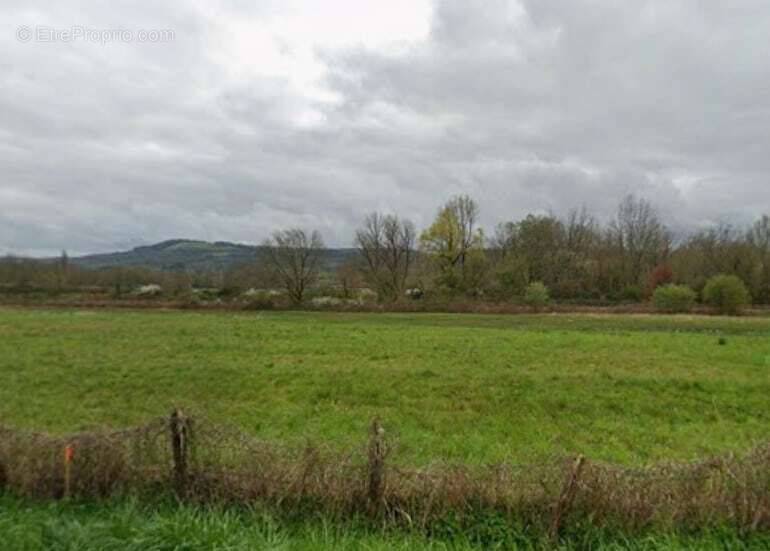 Terrain à LE PLESSIER-SUR-SAINT-JUST