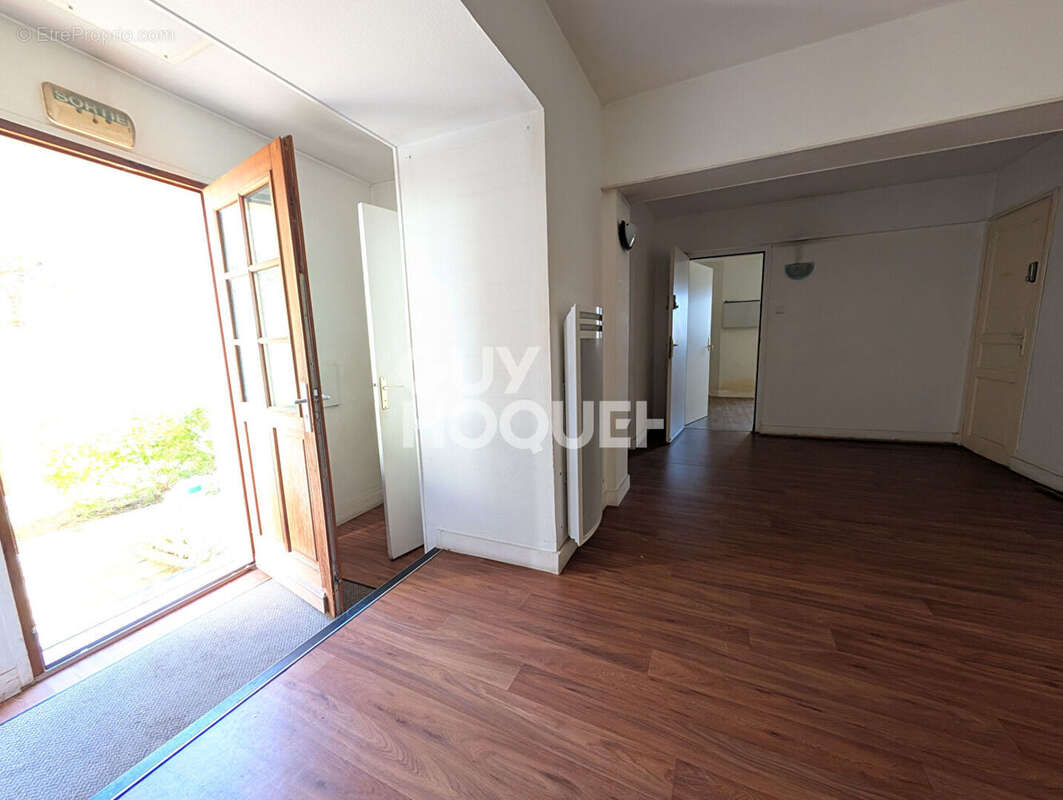 Commerce à LOUVECIENNES