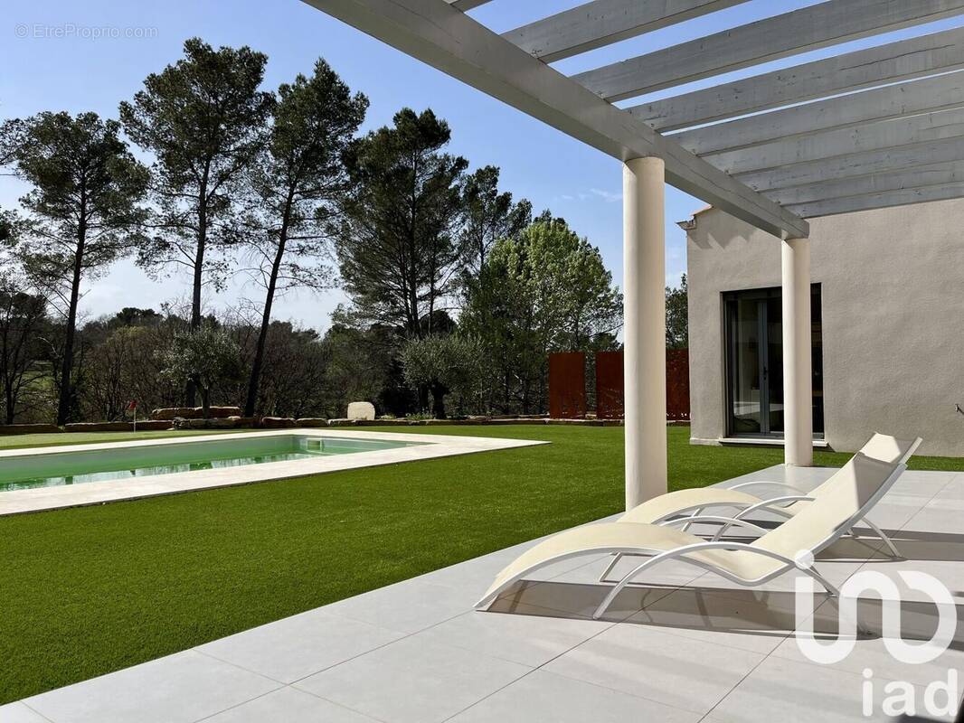 Photo 1 - Maison à TRETS