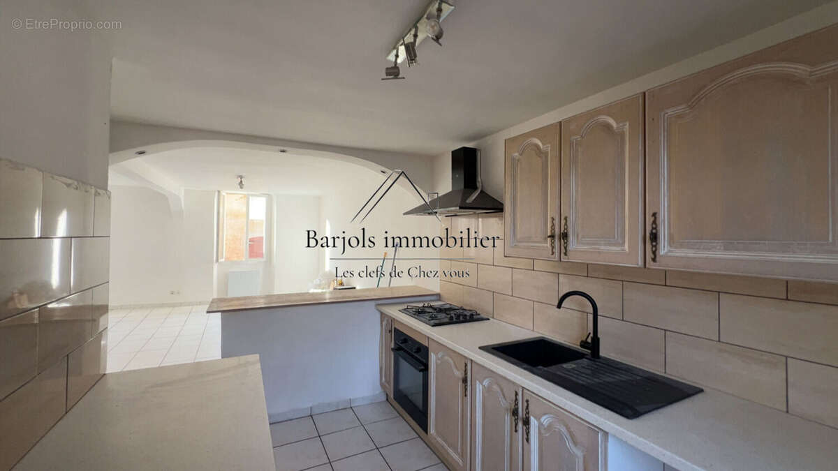 Appartement à VARAGES