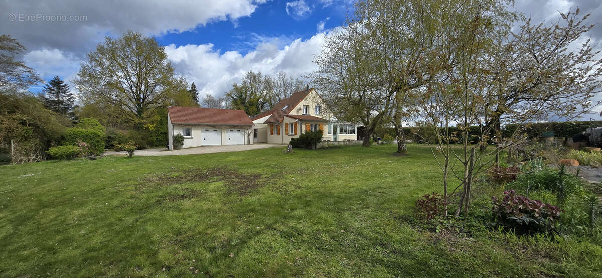 Maison à L'ABERGEMENT-SAINTE-COLOMBE