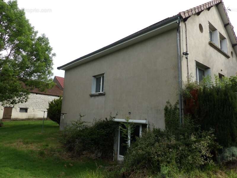 Maison à CHAMBON-SUR-VOUEIZE