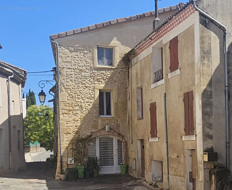 Maison à MONTELEGER