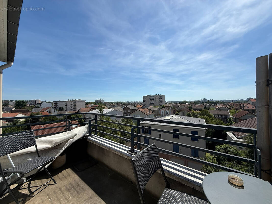 Appartement à LES PAVILLONS-SOUS-BOIS