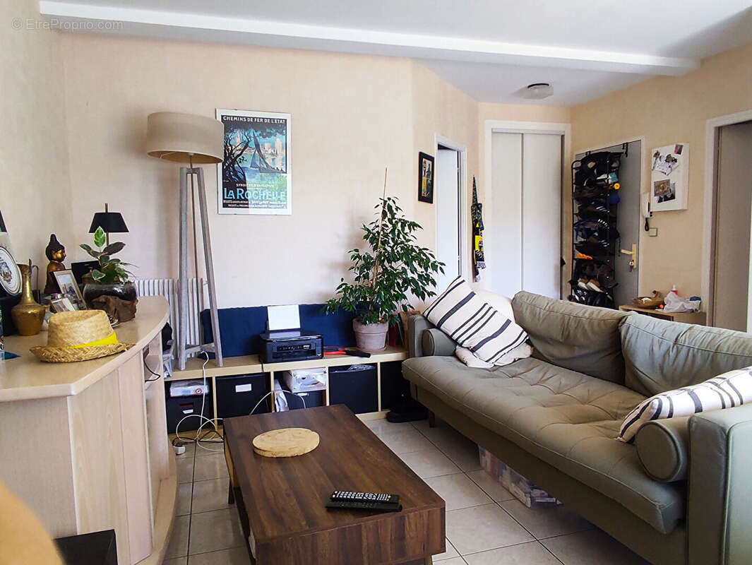 A VENDRE - LA ROCHELLE - Appartement 2 pièces - Terrasse - Parking - Cave - photo 2