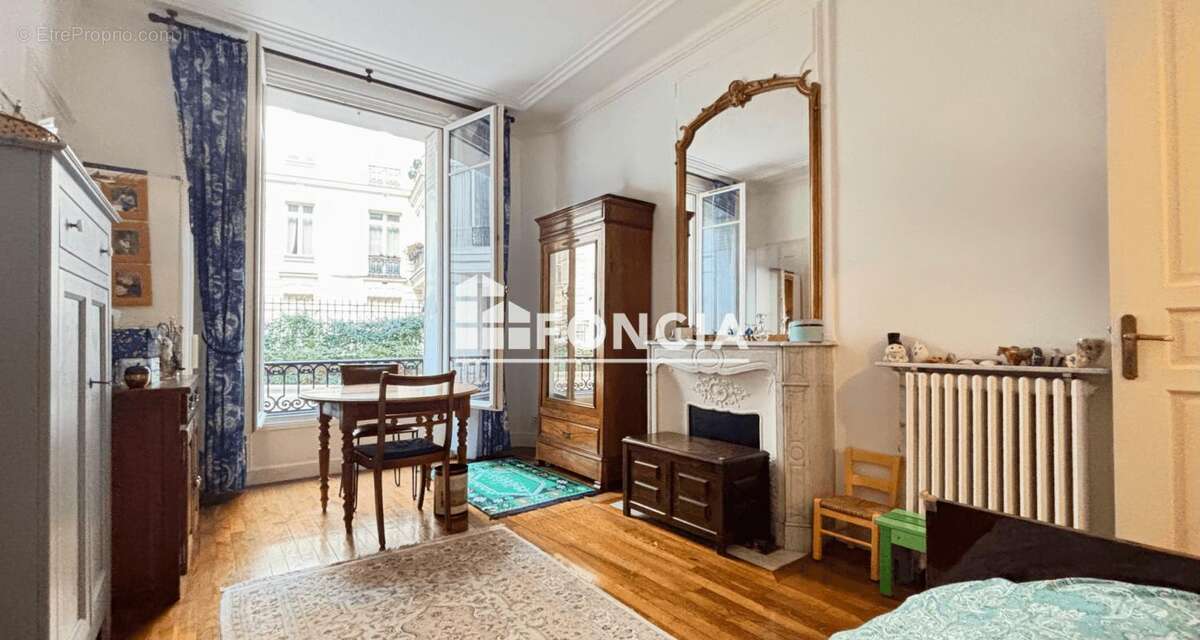 Appartement à PARIS-16E