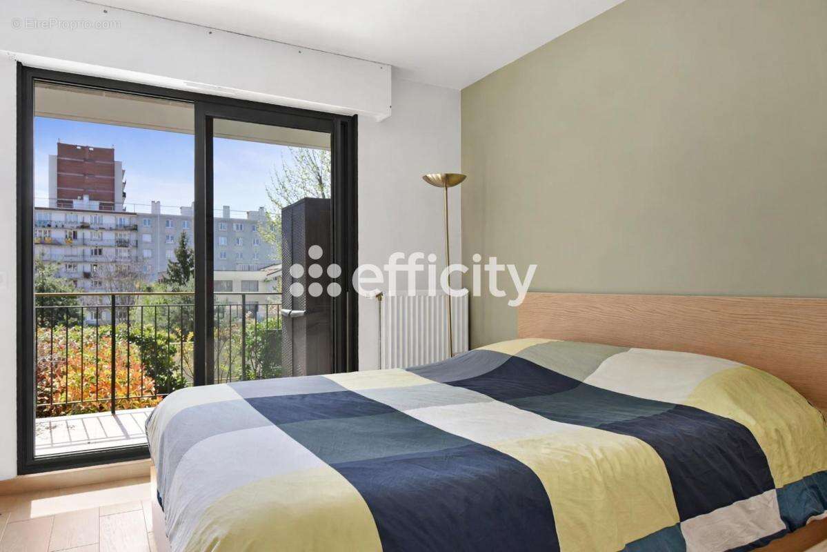 Appartement à COURBEVOIE