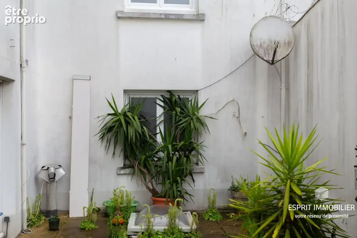 Concarneau - Immeuble avec local commercial, appartement et chambres d'hôtel - photo 6