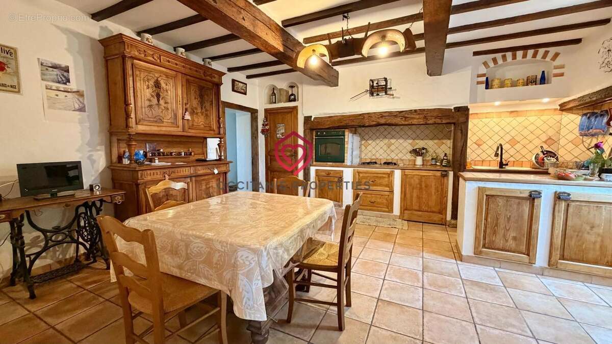 Propriété avec deux habitations et dépendances sur 1,3ha de terrain - photo 5