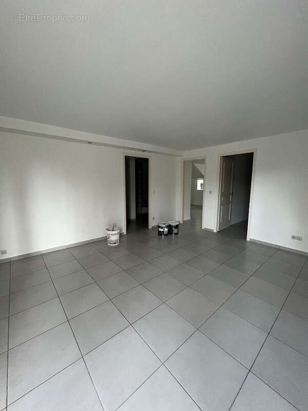 Limite Le Raincy, immeuble de trois appartements et 3 places de parking - photo 5