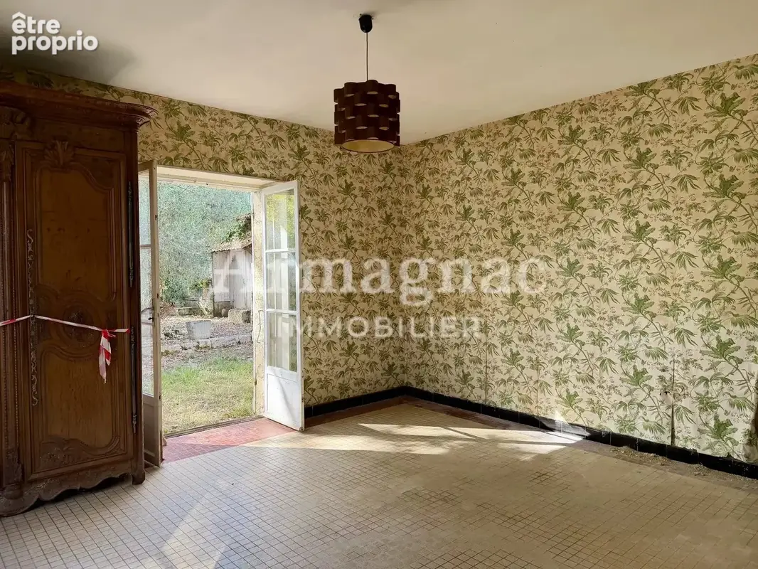 Maison en pierre à rénover avec jardin et dépendances - photo 4