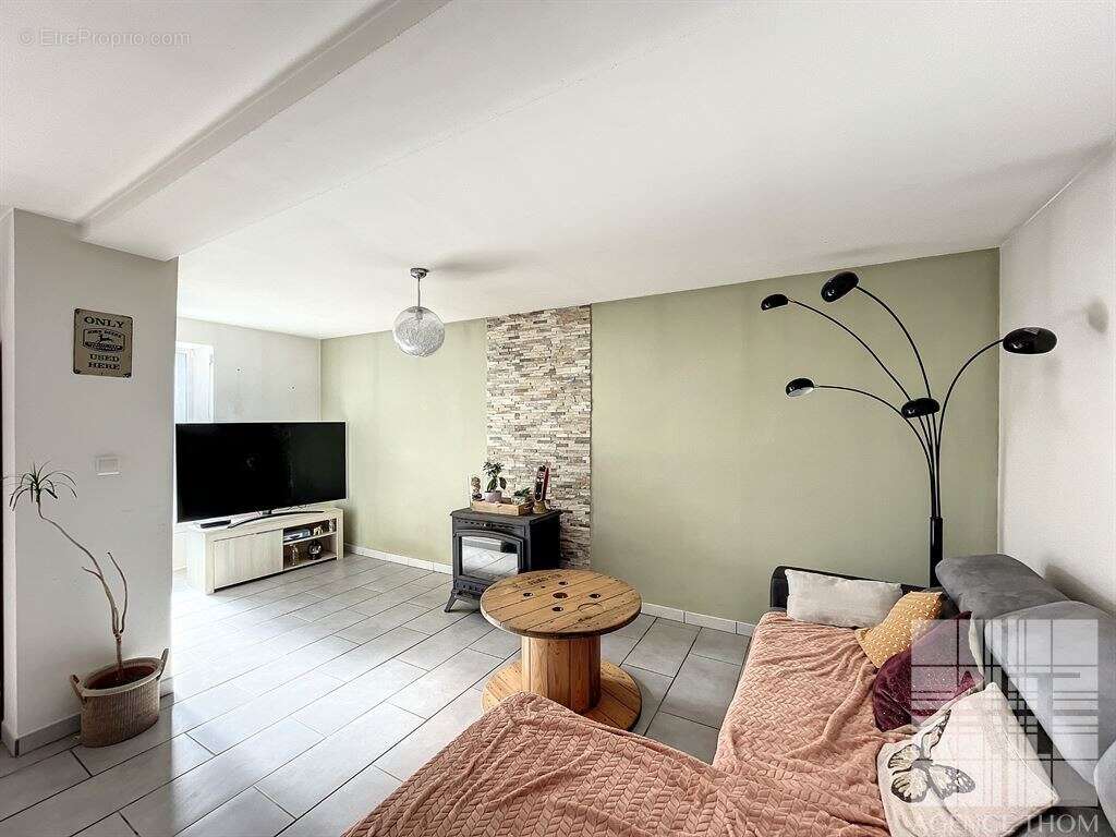 Maison à COURCITE