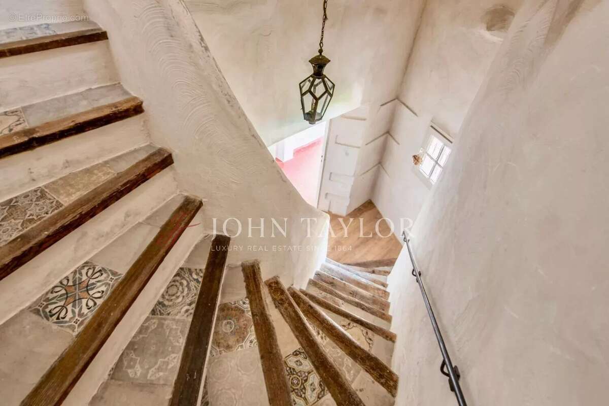 Maison à L'ISLE-SUR-LA-SORGUE