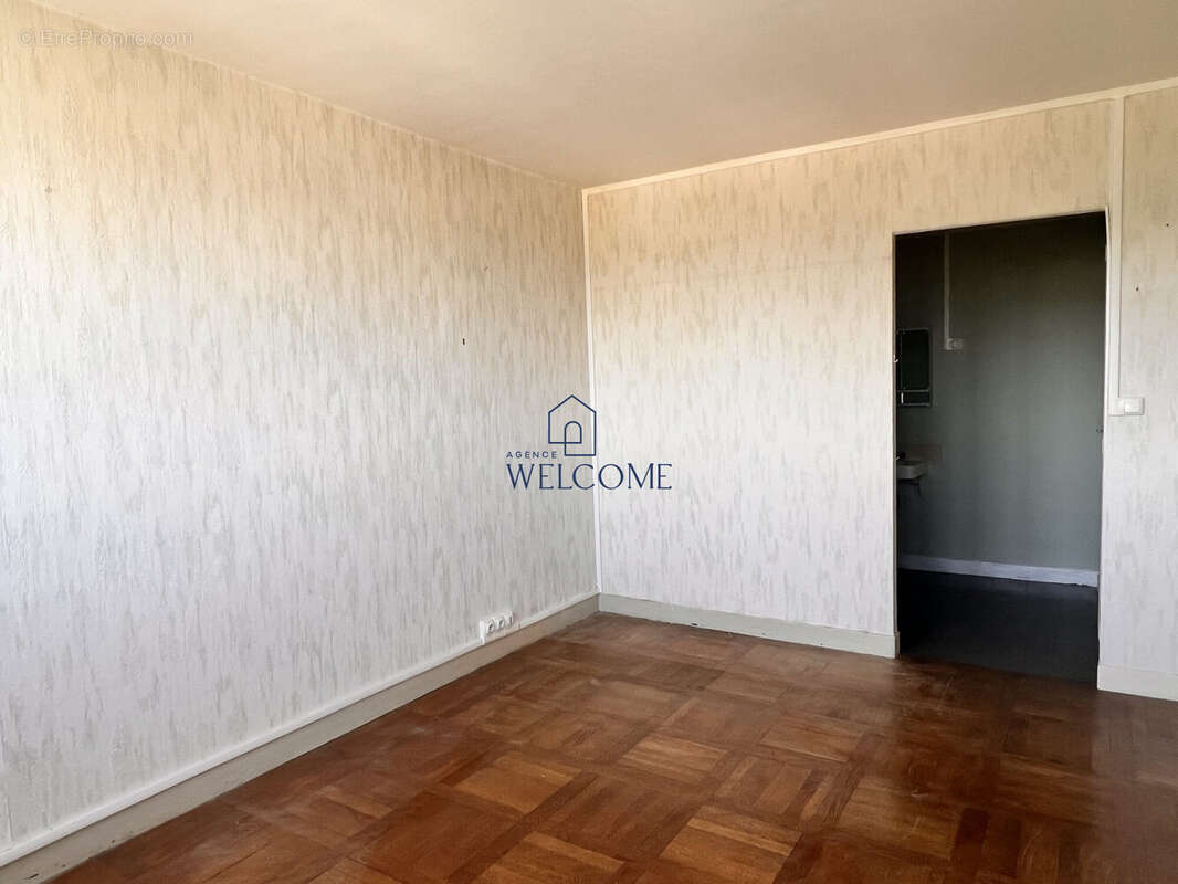 Appartement à BAGNOLS-SUR-CEZE