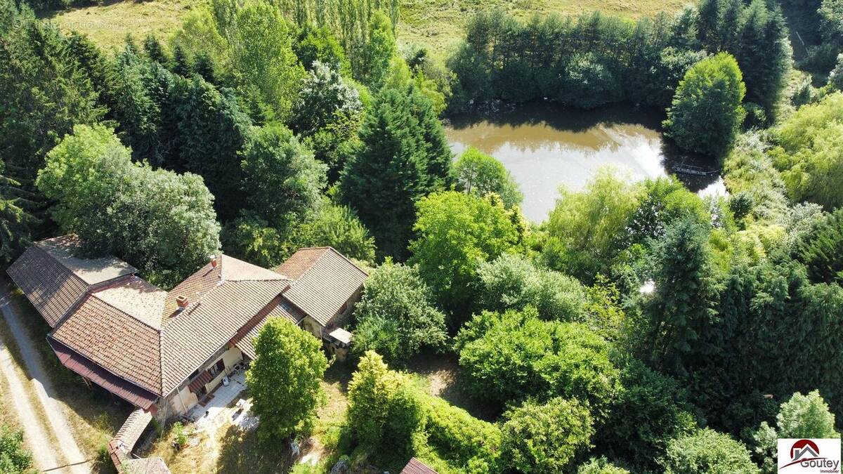 Maison à SAINT-JUST-EN-CHEVALET
