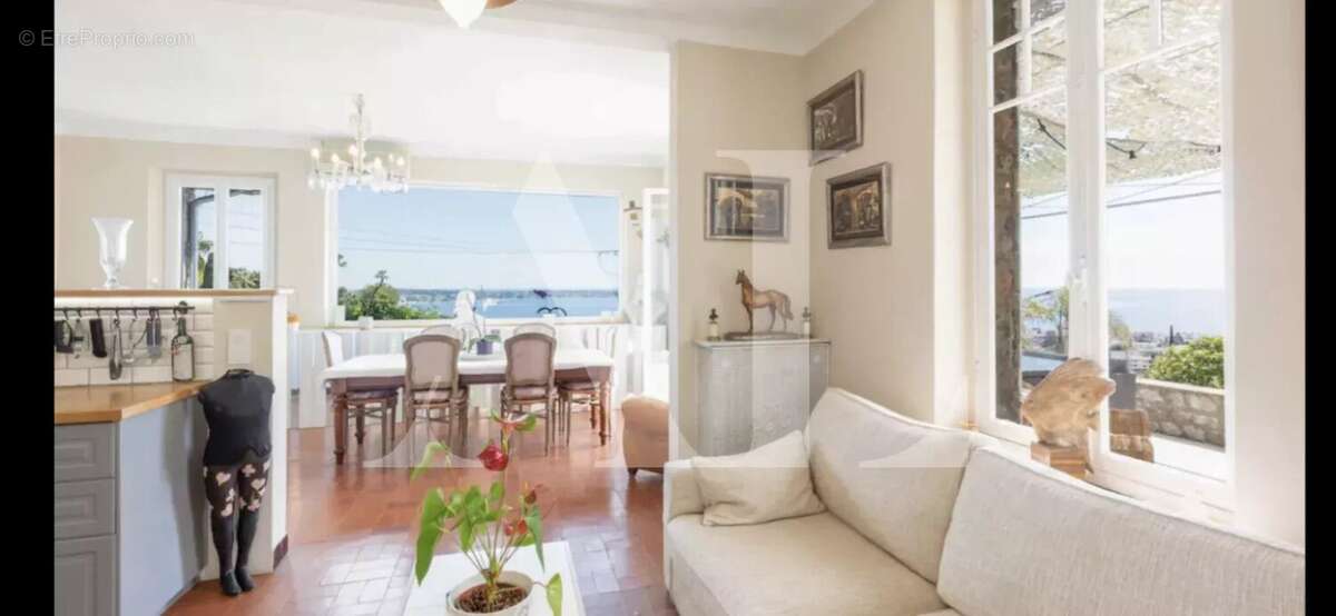 Maison à VALLAURIS
