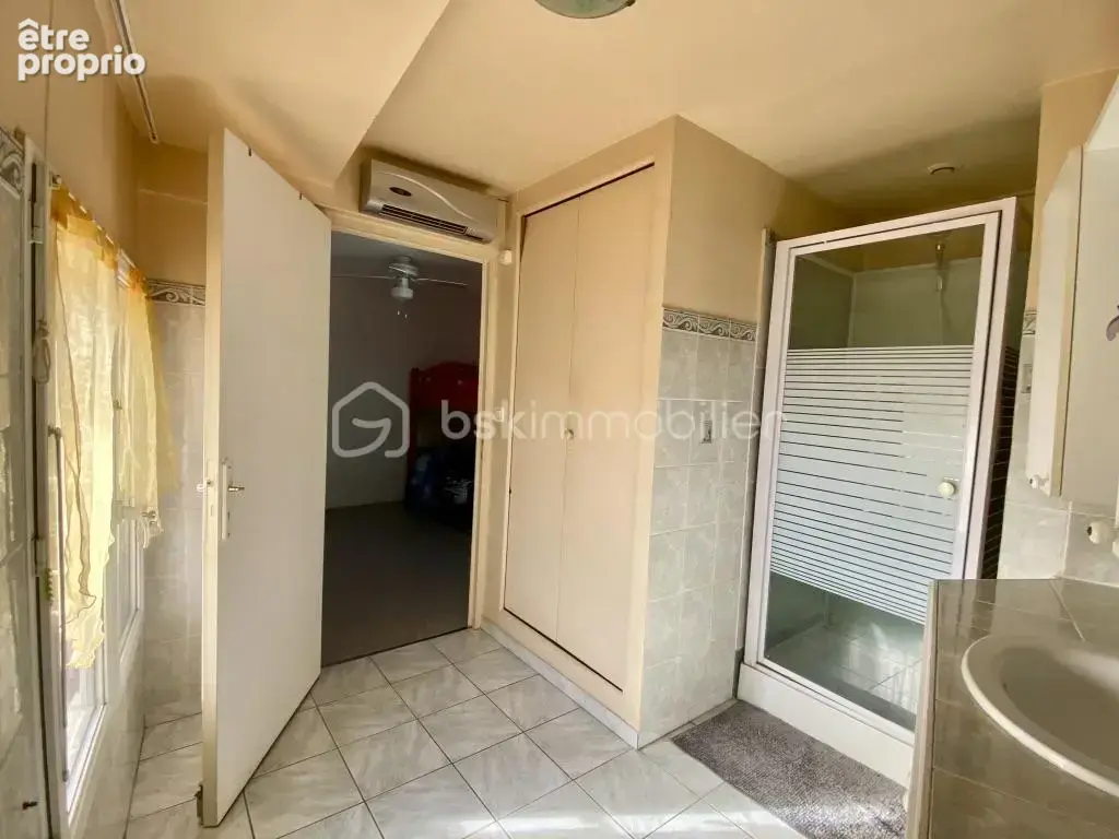 Maison de 103 m2 située en plein cœur du village - 6 pièces – fort potentiel d'aménagement - photo 9