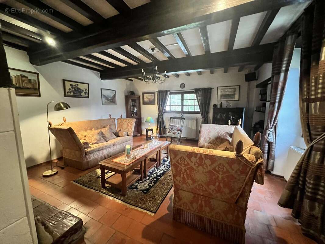 Agréable maison gasconne, cosy et pleine de charme, offrant 2 à 3 chambres et une belle piscine. - photo 4