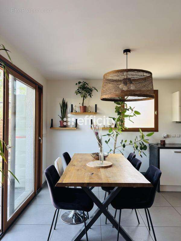 Maison 94 m² à Montagny-Les-Lanches  - photo 4