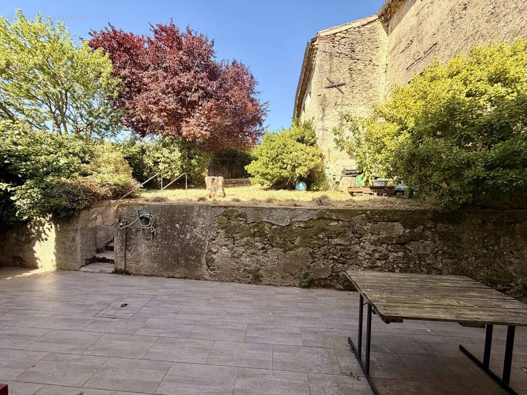 10 mn Villefranche, grande maison de village T5 avec jardin - photo 1