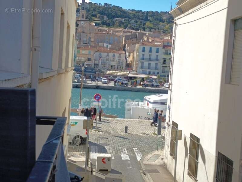  SÈTE – Quai Aspirant Herber  T3 entièrement rénové avec balcon et cave. Un emplacement recherché, un appartement clé en main… i - photo 4