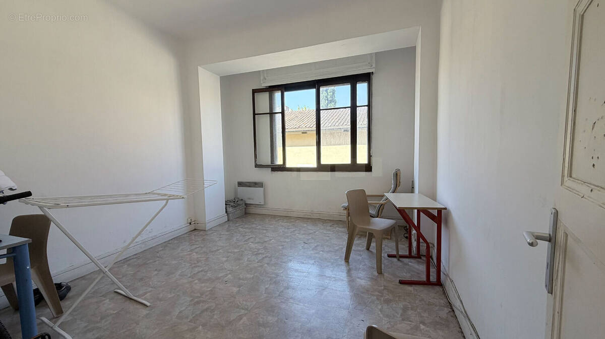 Appartement à MARSEILLE-4E