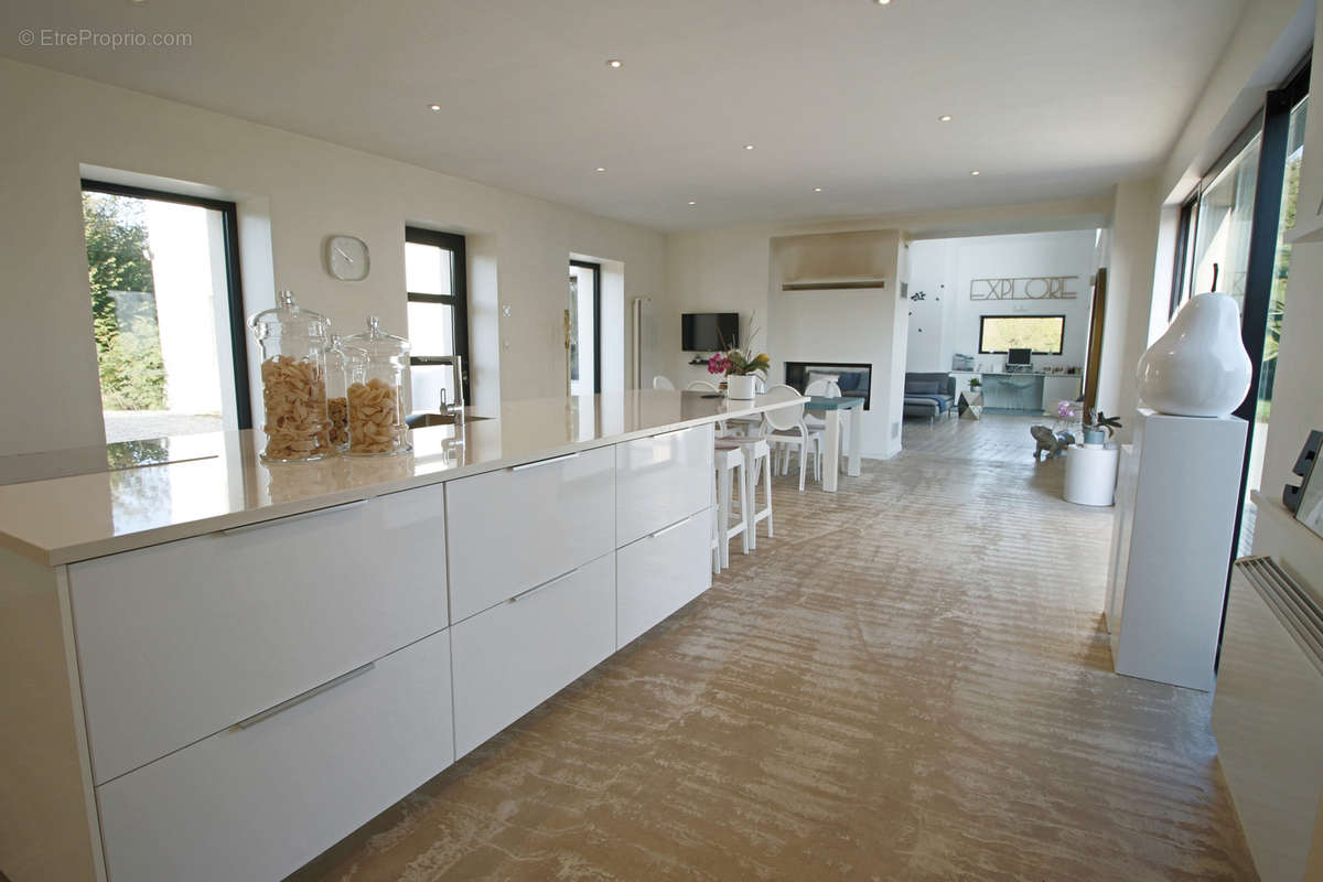 Maison à VAUX-SUR-AURE