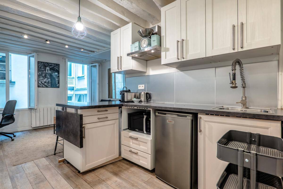 Appartement à PARIS-1E