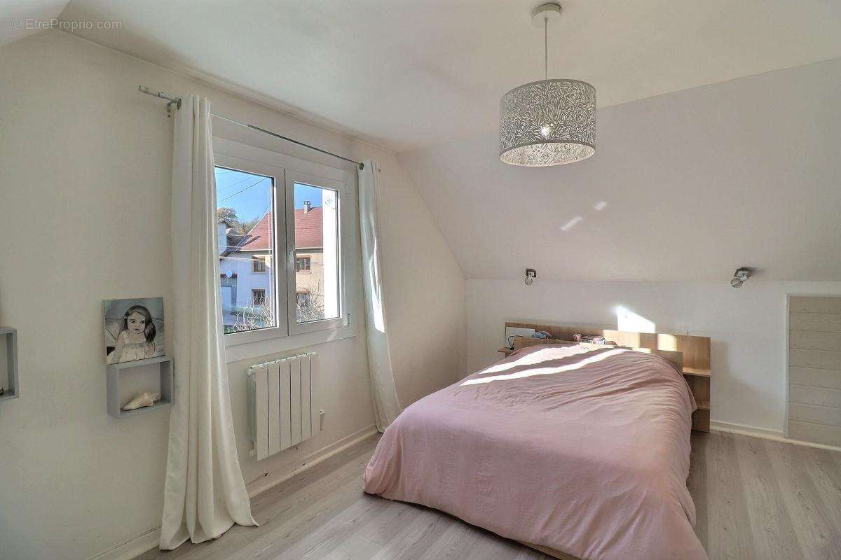 Maison à VEZERONCE-CURTIN