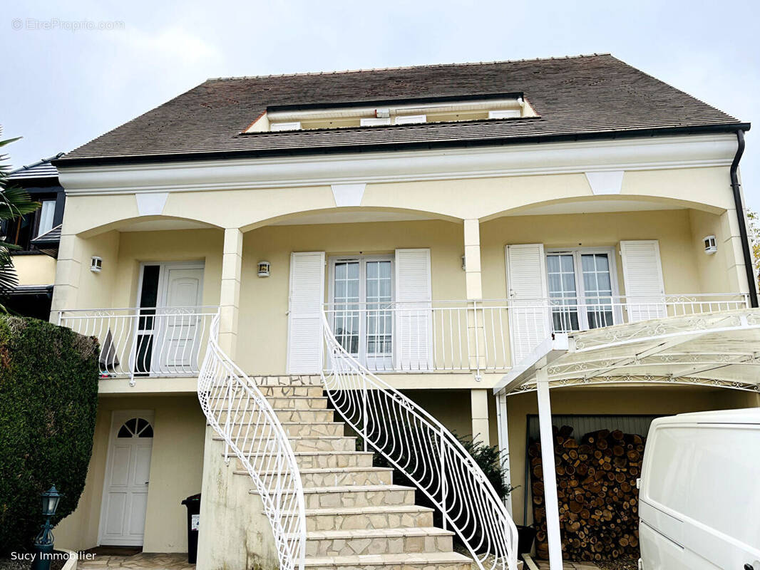 Maison à CHENNEVIERES-SUR-MARNE