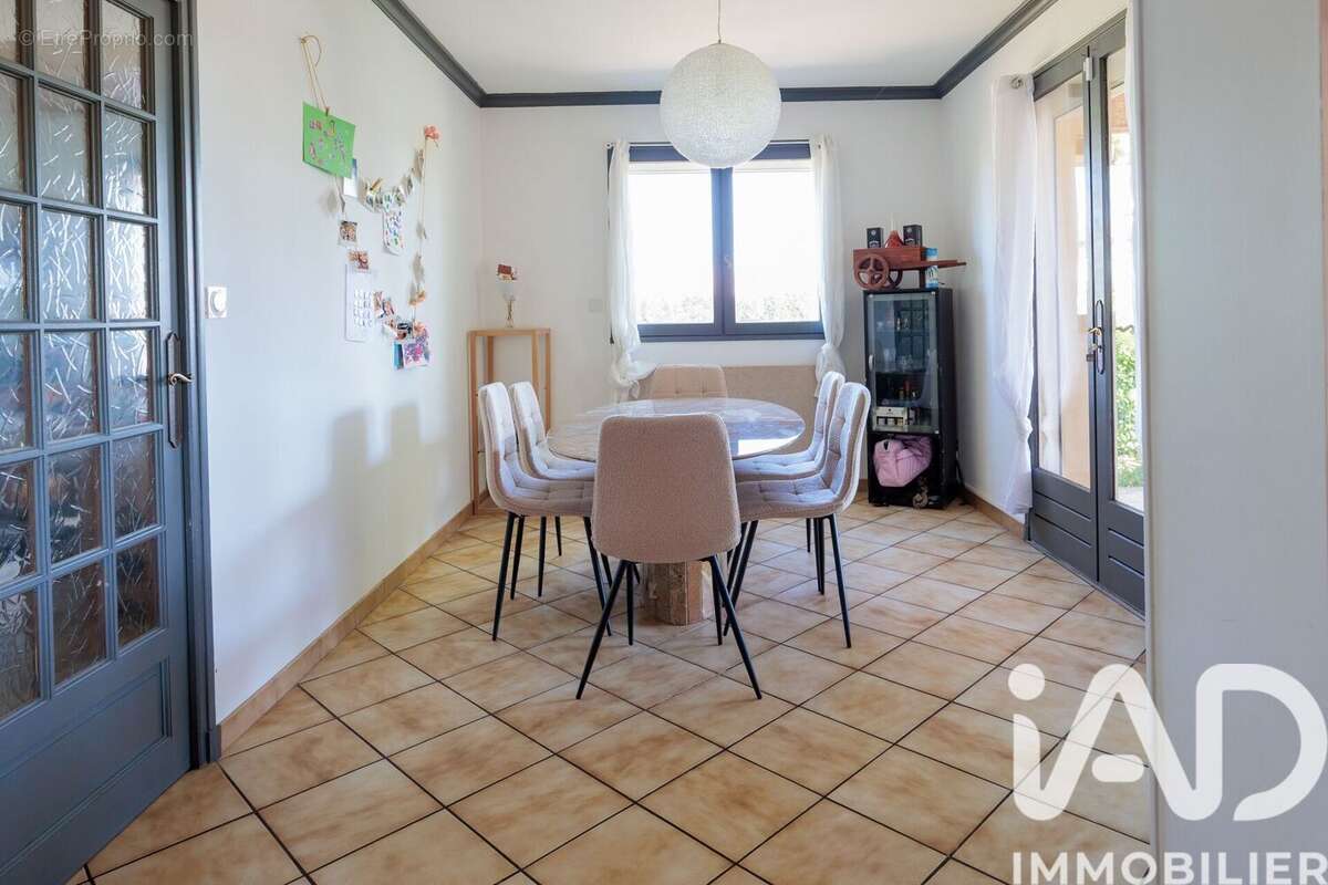 Photo 9 - Maison à SAINT-GENIS-LES-OLLIERES